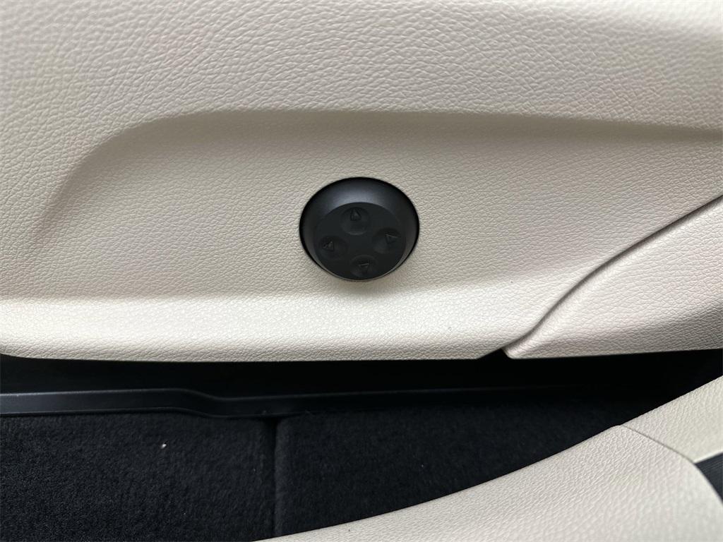 used 2020 Mercedes-Benz GLC 300 car, priced at $21,299