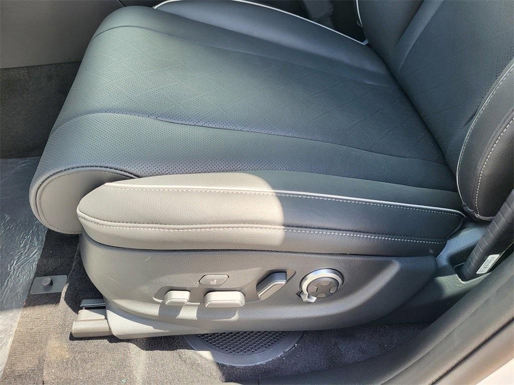 new 2025 Genesis GV80 car, priced at $77,170