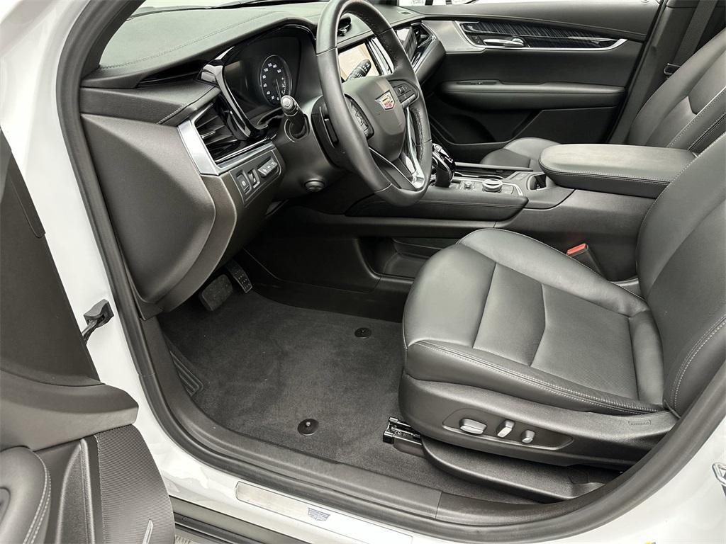 used 2022 Cadillac XT6 car, priced at $36,299