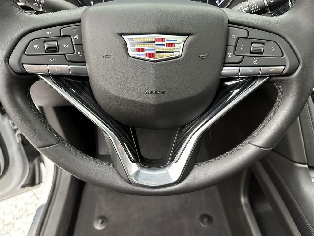 used 2022 Cadillac XT6 car, priced at $36,299