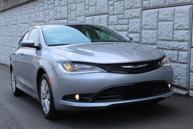 used 2016 Chrysler 200 car