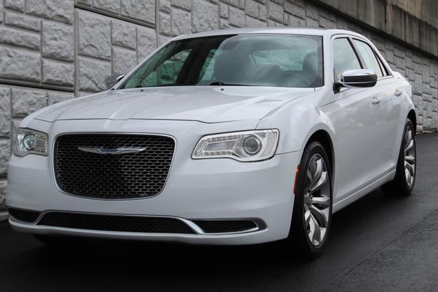 used 2018 Chrysler 300 car