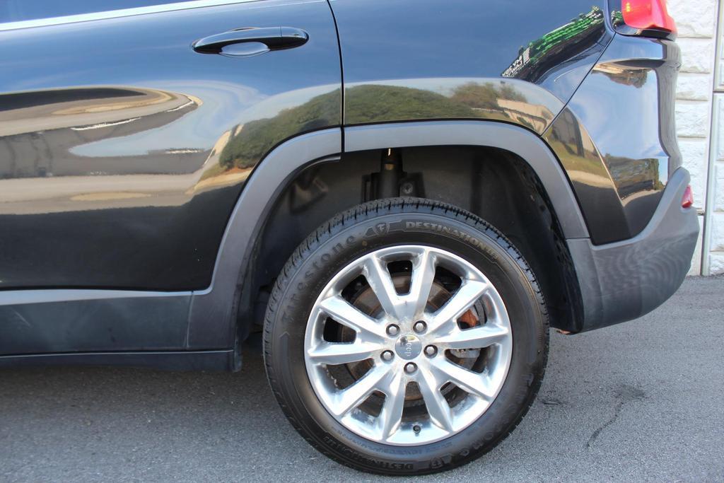 used 2014 Jeep Cherokee car, priced at $10,995