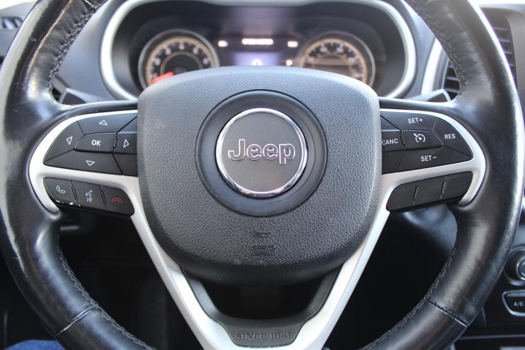 used 2014 Jeep Cherokee car, priced at $10,995