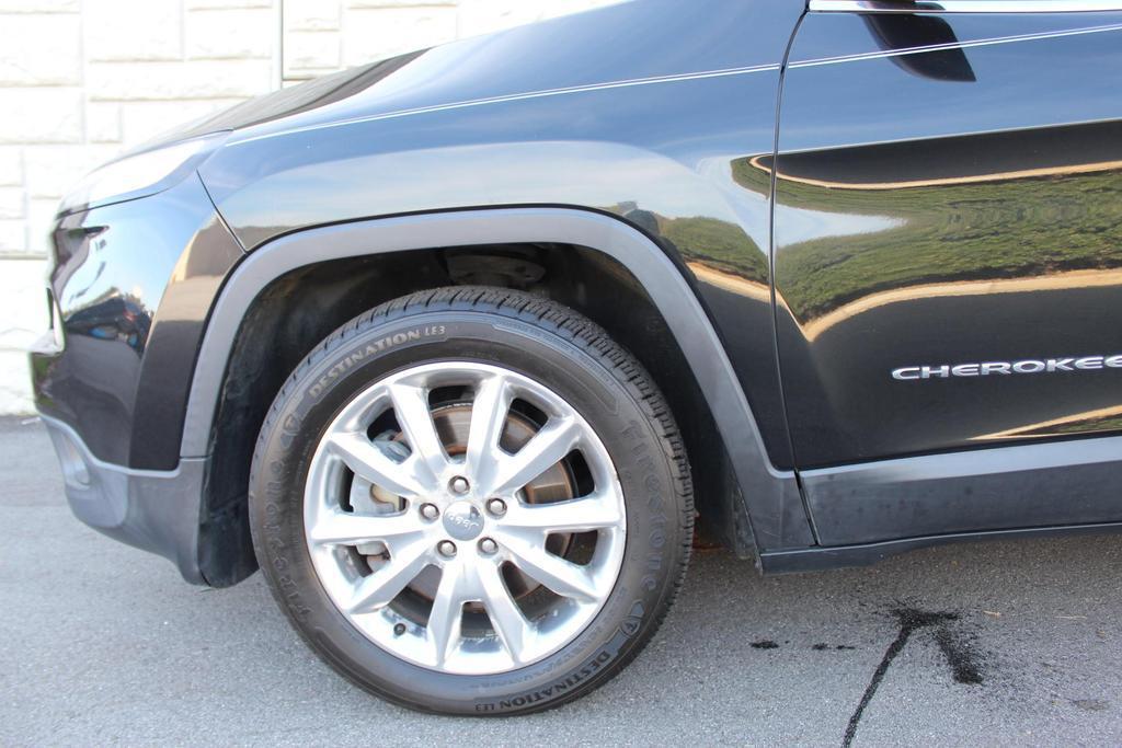 used 2014 Jeep Cherokee car, priced at $10,995