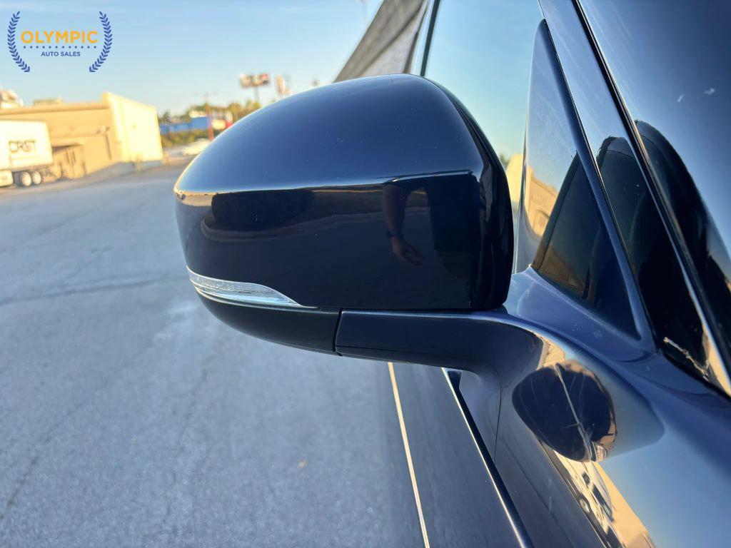 used 2018 Land Rover Discovery car, priced at $18,600