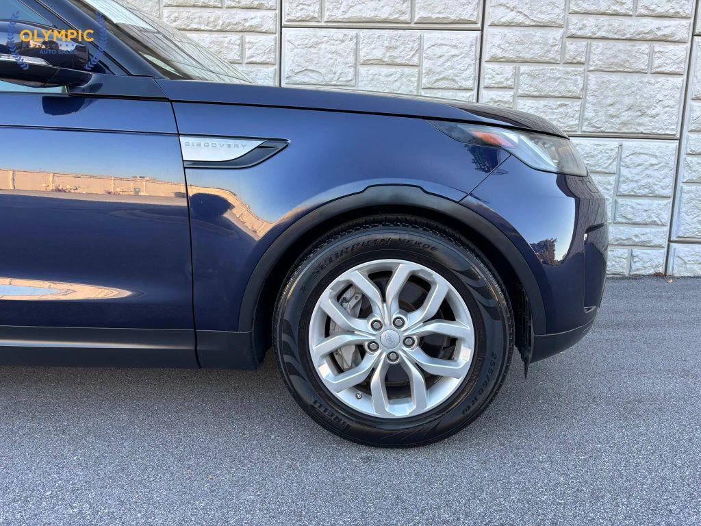 used 2018 Land Rover Discovery car, priced at $18,600
