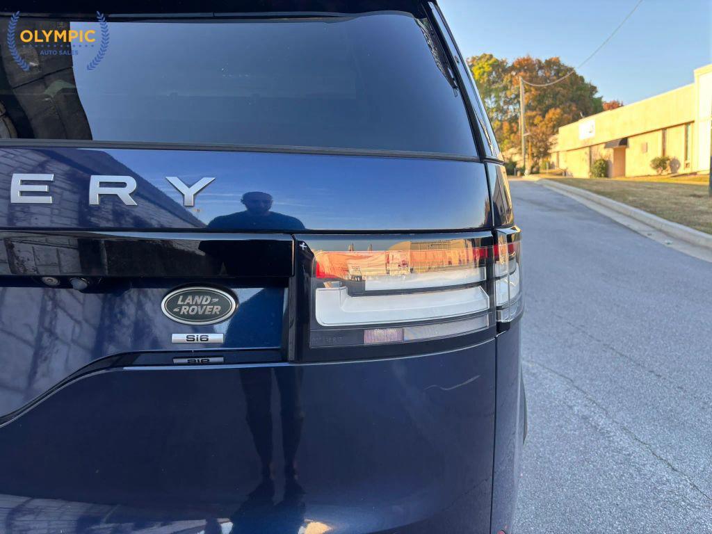 used 2018 Land Rover Discovery car, priced at $18,600