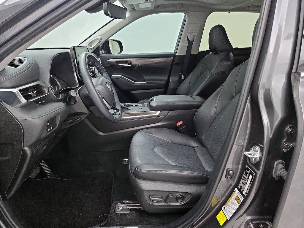 used 2022 Toyota Highlander car, priced at $40,998