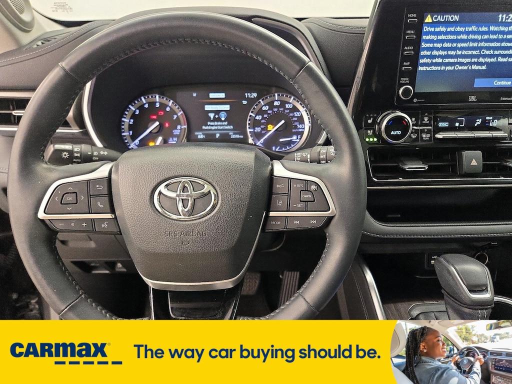 used 2022 Toyota Highlander car, priced at $40,998