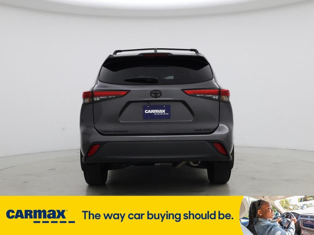 used 2022 Toyota Highlander car, priced at $36,998