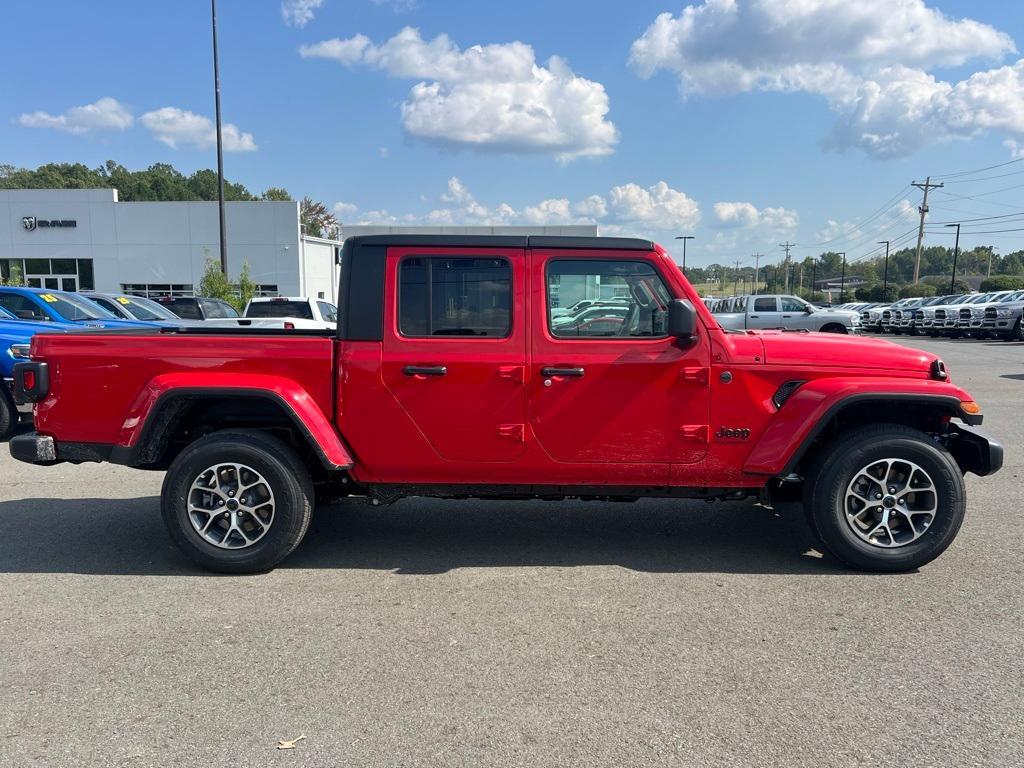 new 2024 Jeep Gladiator car, priced at $45,277