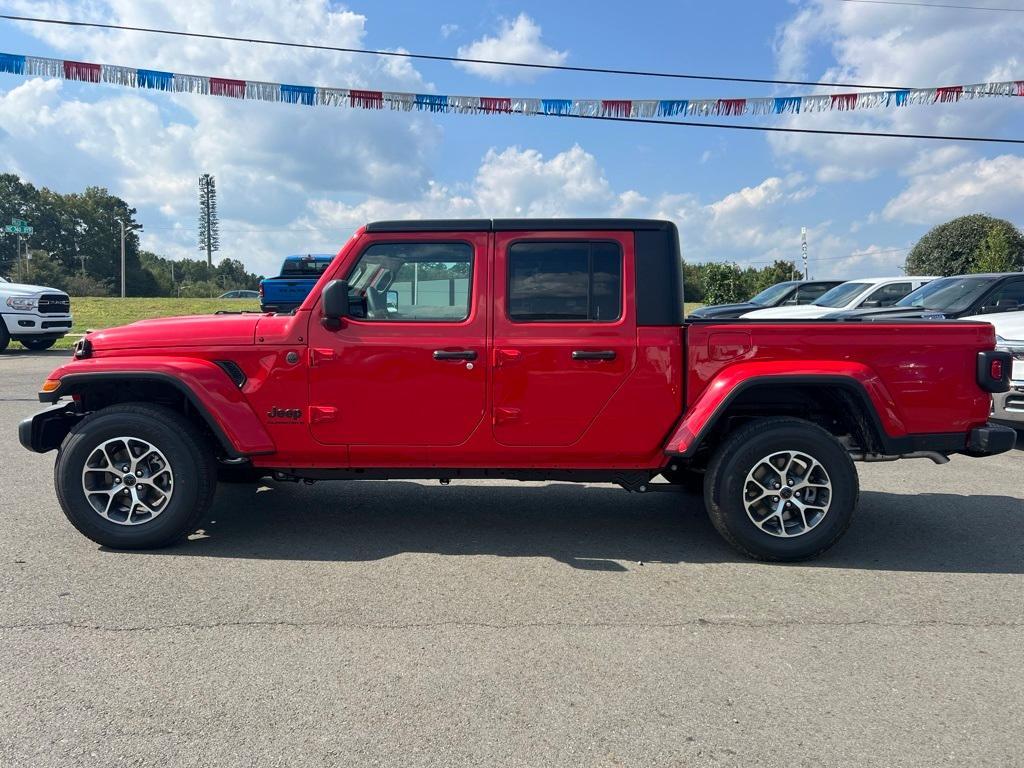 new 2024 Jeep Gladiator car, priced at $45,277