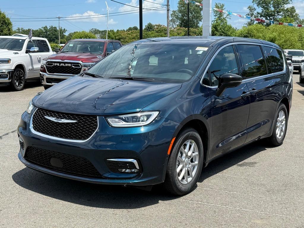 new 2025 Chrysler Pacifica car, priced at $39,777