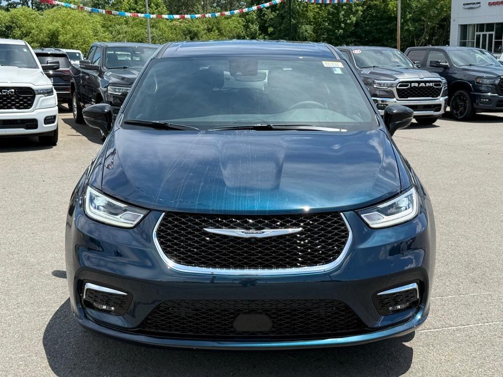 new 2025 Chrysler Pacifica car, priced at $39,777