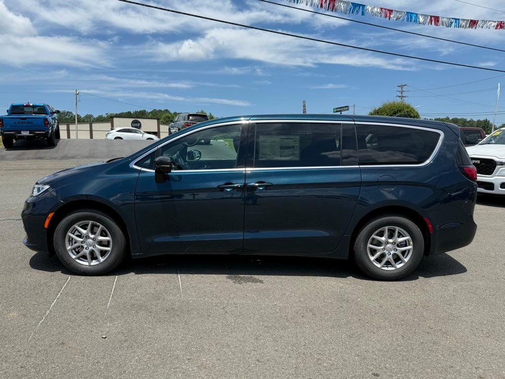 new 2025 Chrysler Pacifica car, priced at $39,777