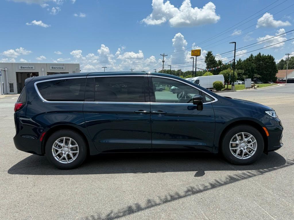 new 2025 Chrysler Pacifica car, priced at $39,777