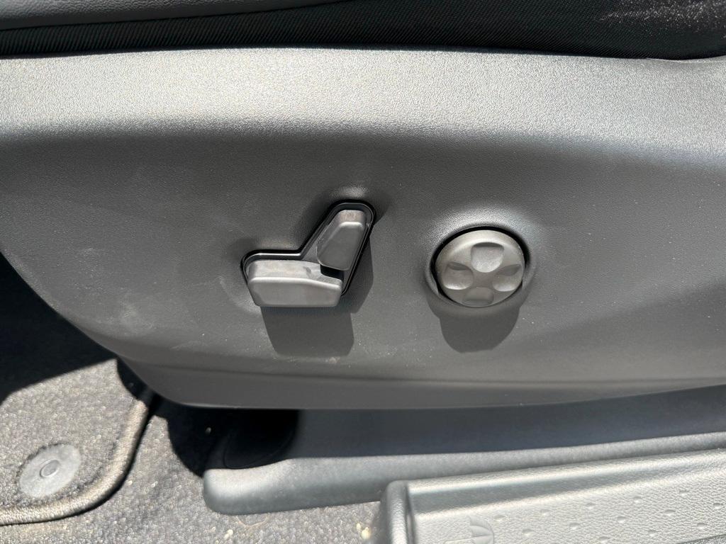 new 2025 Chrysler Pacifica car, priced at $39,777