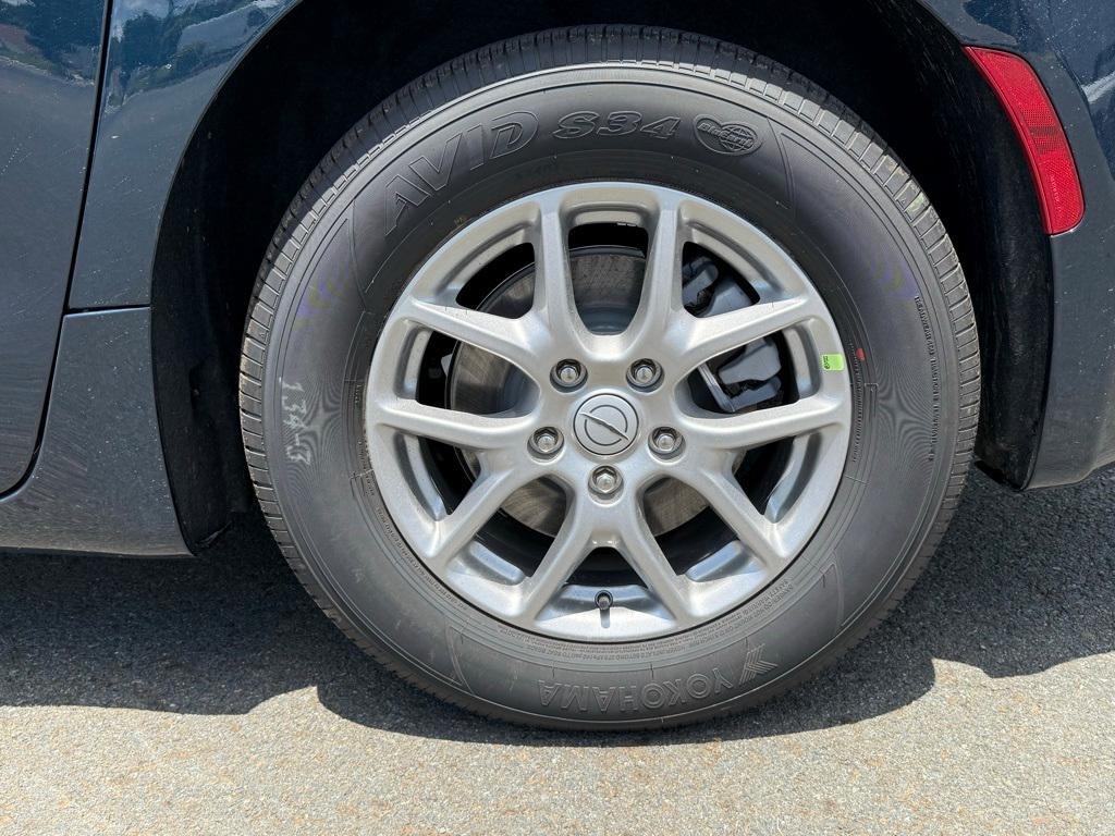 new 2025 Chrysler Pacifica car, priced at $39,777