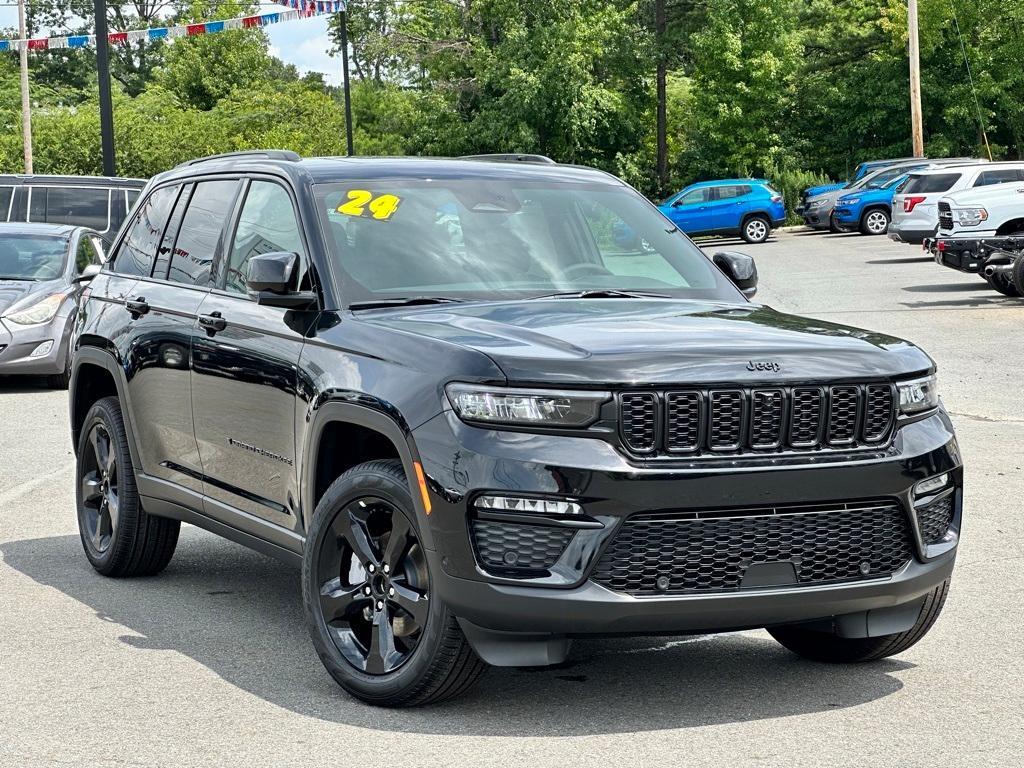 new 2024 Jeep Grand Cherokee car, priced at $53,277