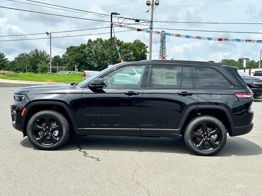 new 2024 Jeep Grand Cherokee car, priced at $53,777