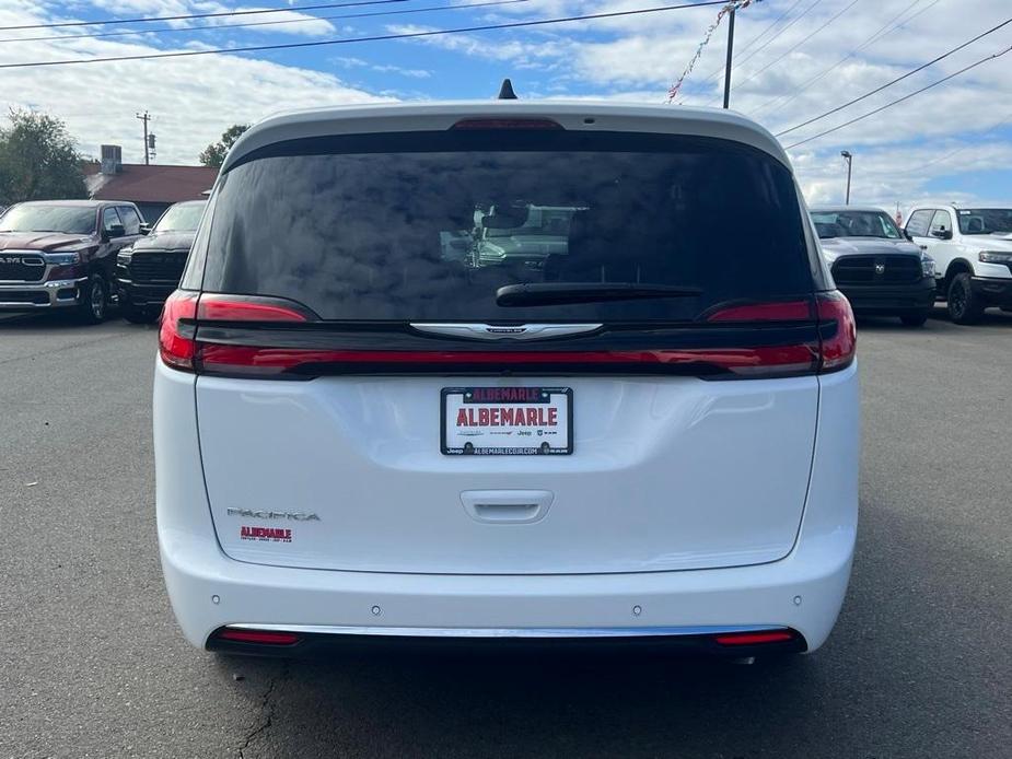 new 2025 Chrysler Pacifica car, priced at $37,950