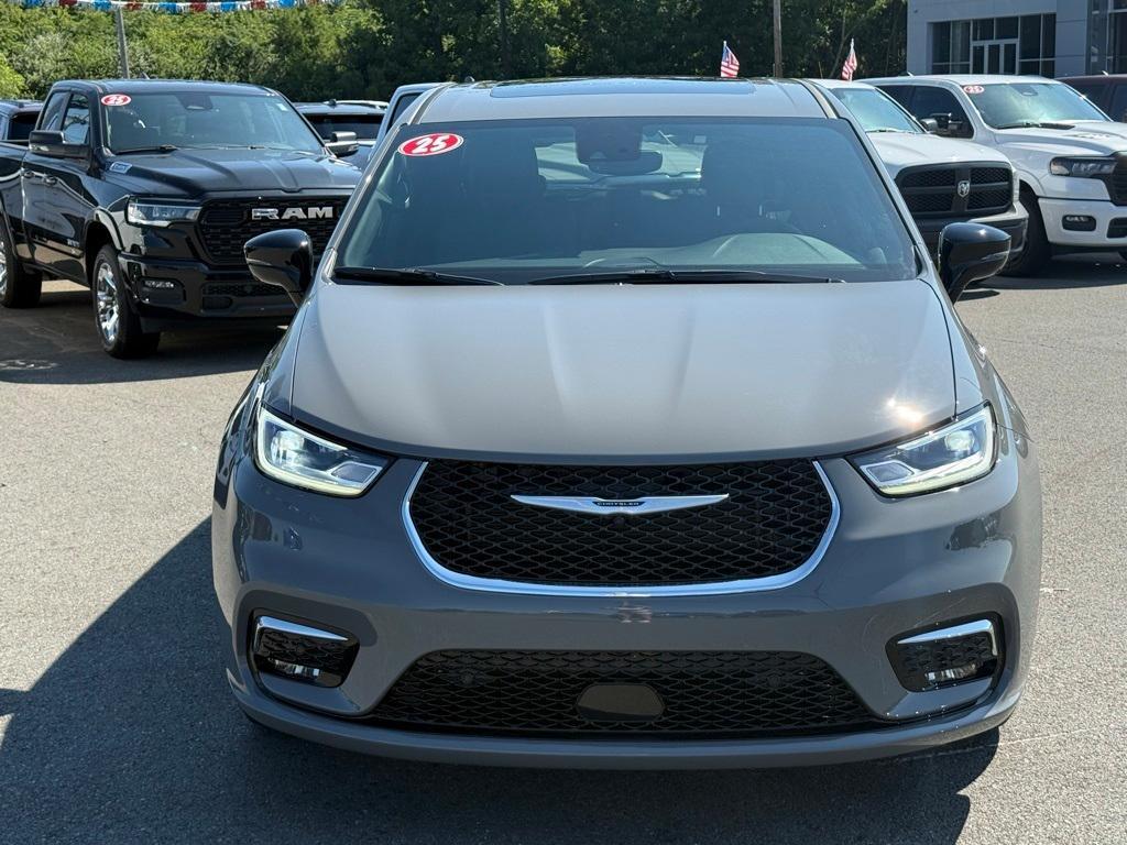 new 2025 Chrysler Pacifica car, priced at $39,777
