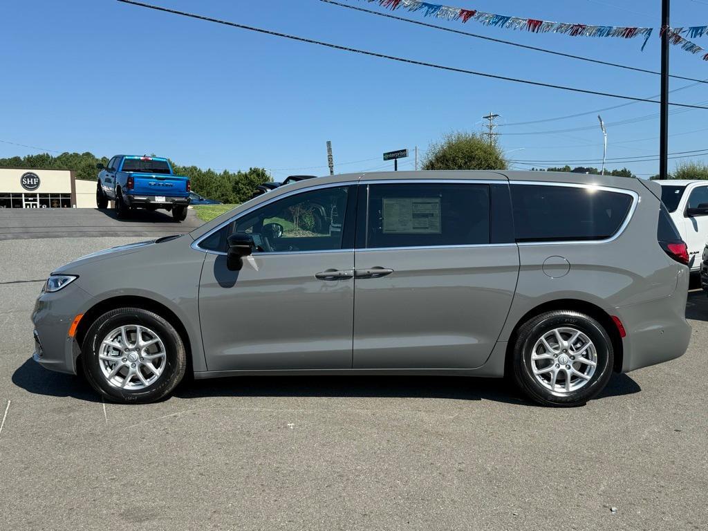 new 2025 Chrysler Pacifica car, priced at $39,777