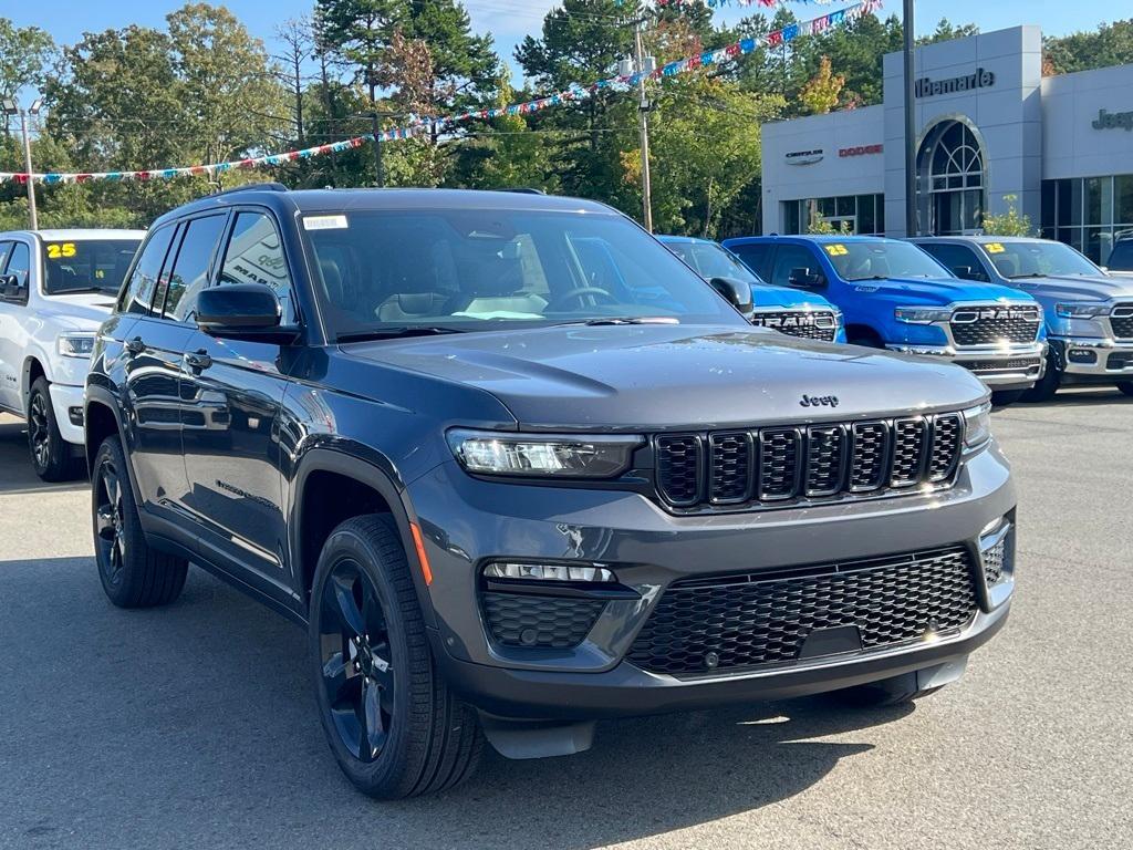 new 2025 Jeep Grand Cherokee car, priced at $48,277