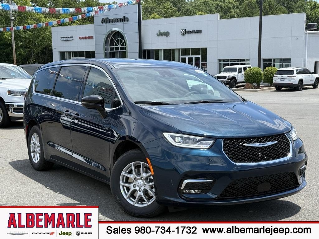 new 2025 Chrysler Pacifica car, priced at $46,220