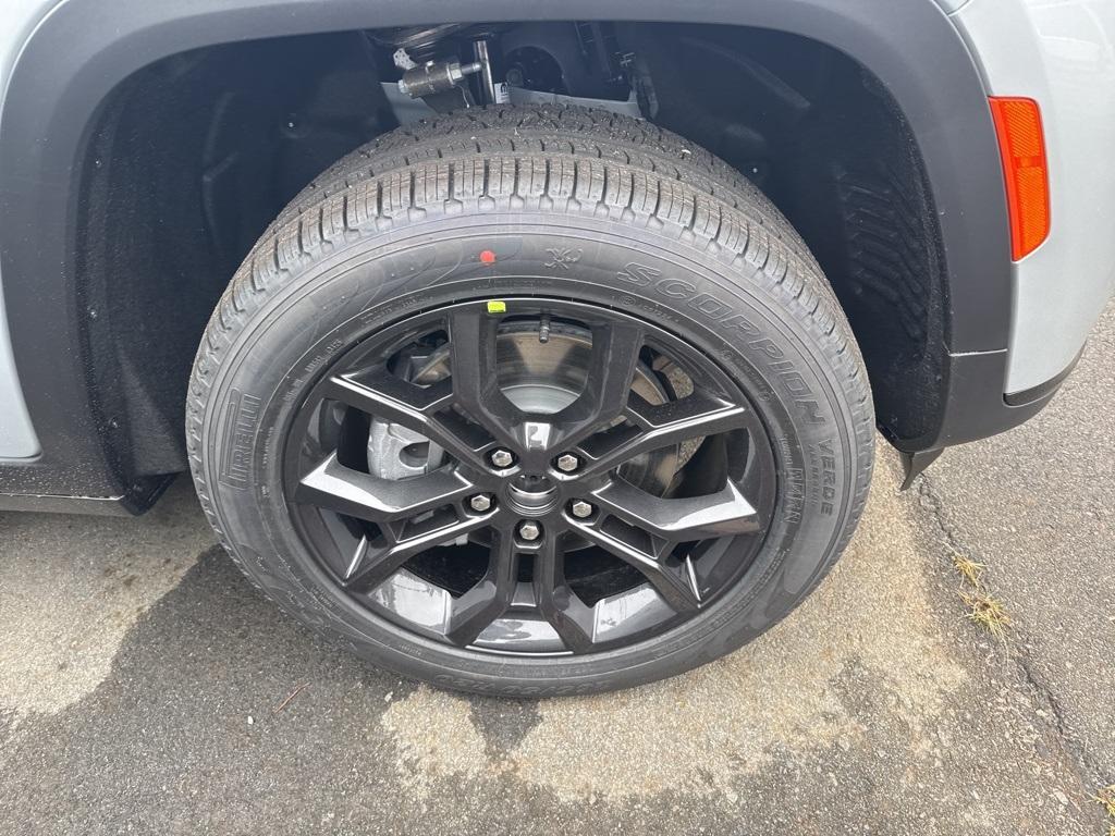 new 2025 Jeep Grand Cherokee L car, priced at $48,777
