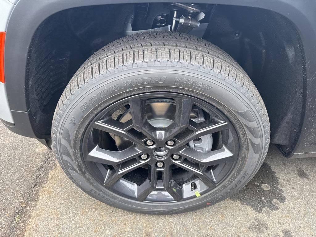 new 2025 Jeep Grand Cherokee L car, priced at $48,777