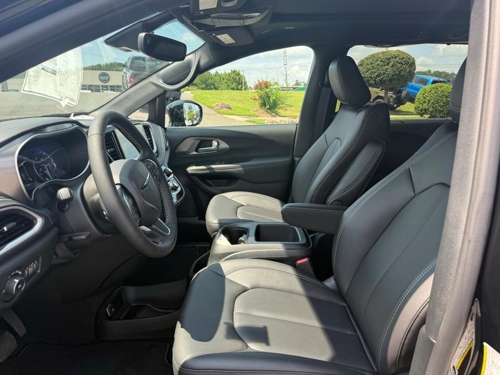 new 2026 Chrysler Pacifica car, priced at $39,777