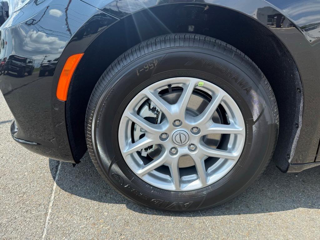 new 2026 Chrysler Pacifica car, priced at $39,777
