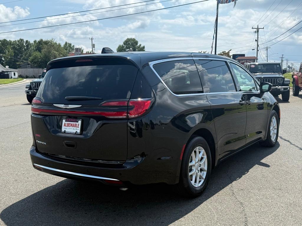 new 2026 Chrysler Pacifica car, priced at $39,777