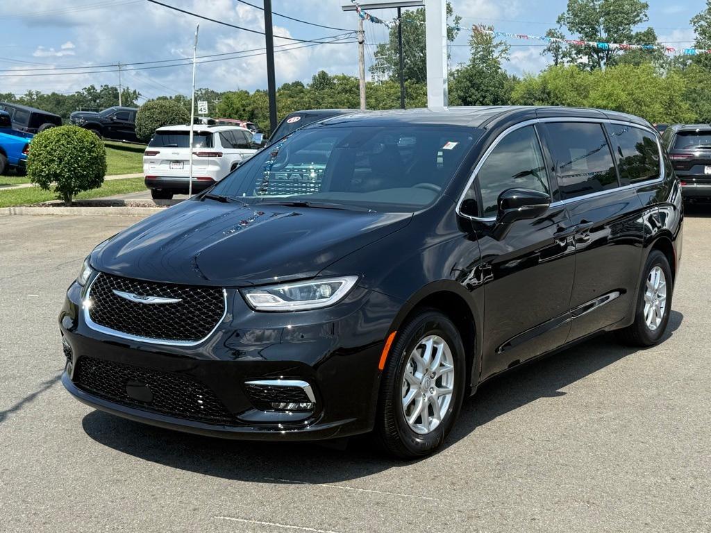 new 2026 Chrysler Pacifica car, priced at $39,777