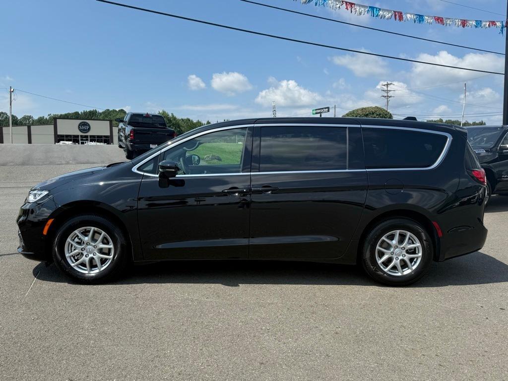 new 2026 Chrysler Pacifica car, priced at $39,777