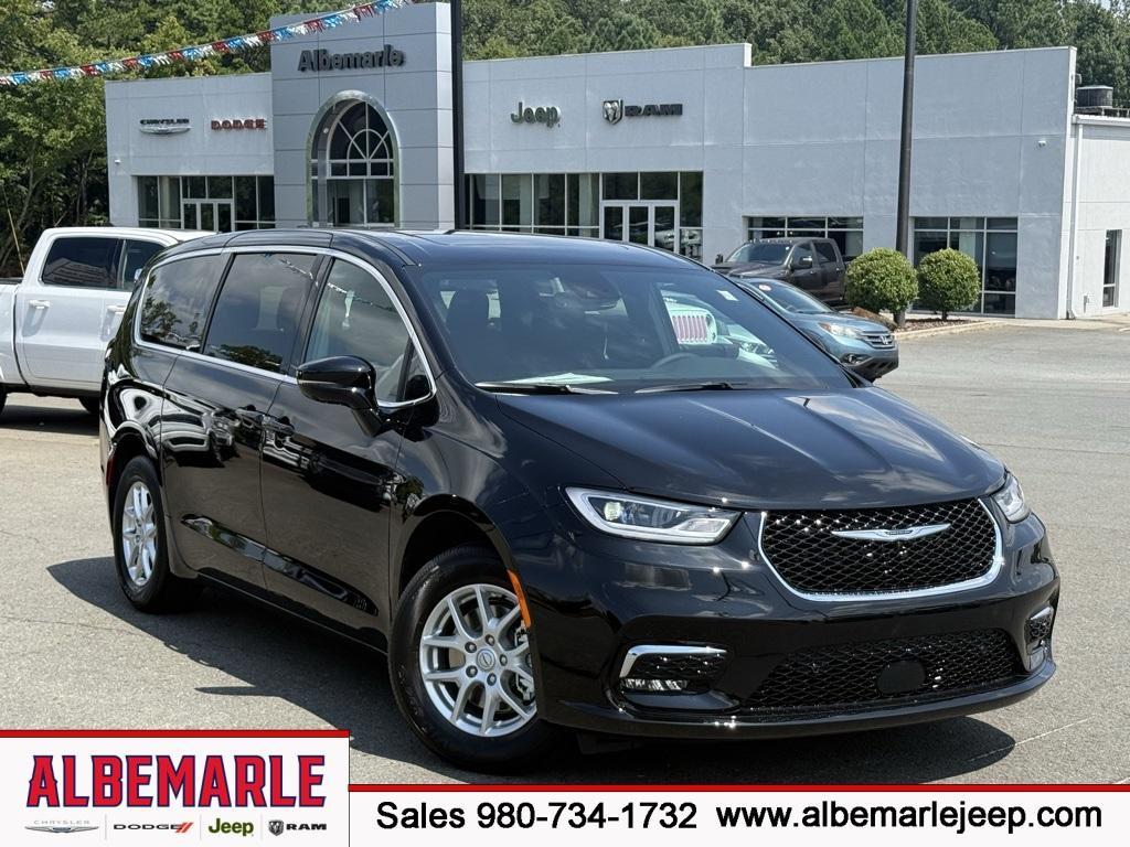new 2026 Chrysler Pacifica car, priced at $39,777