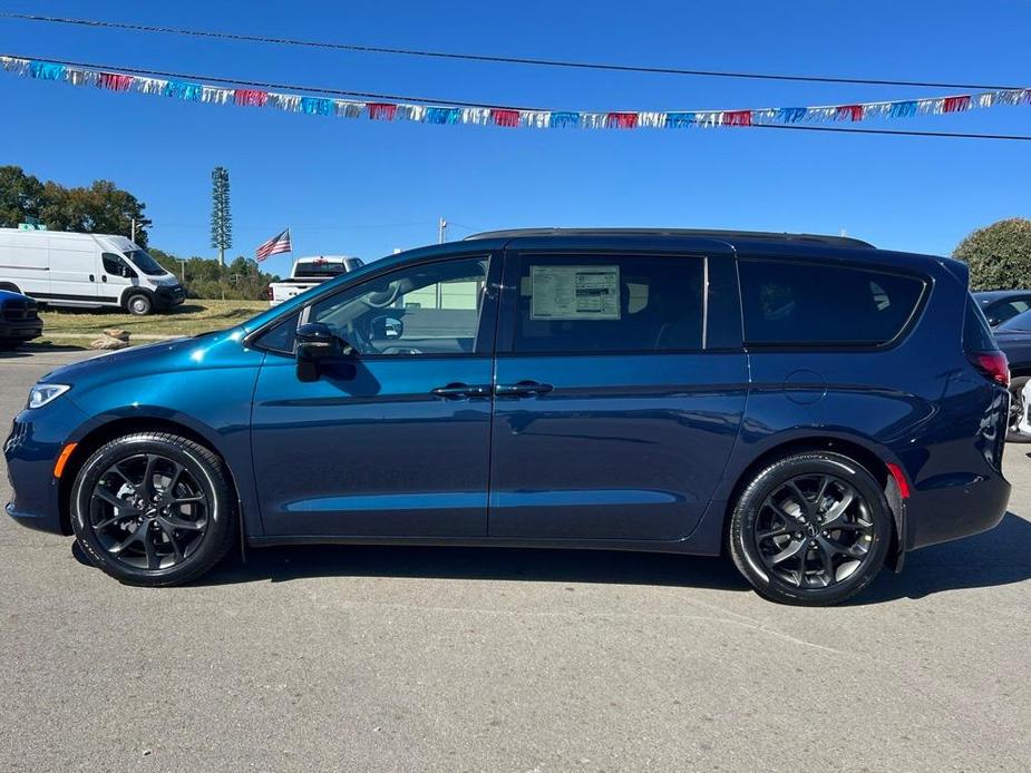 used 2025 Chrysler Pacifica car, priced at $41,777