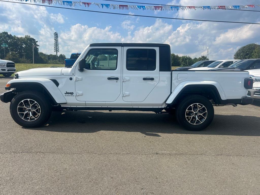 new 2024 Jeep Gladiator car, priced at $44,277