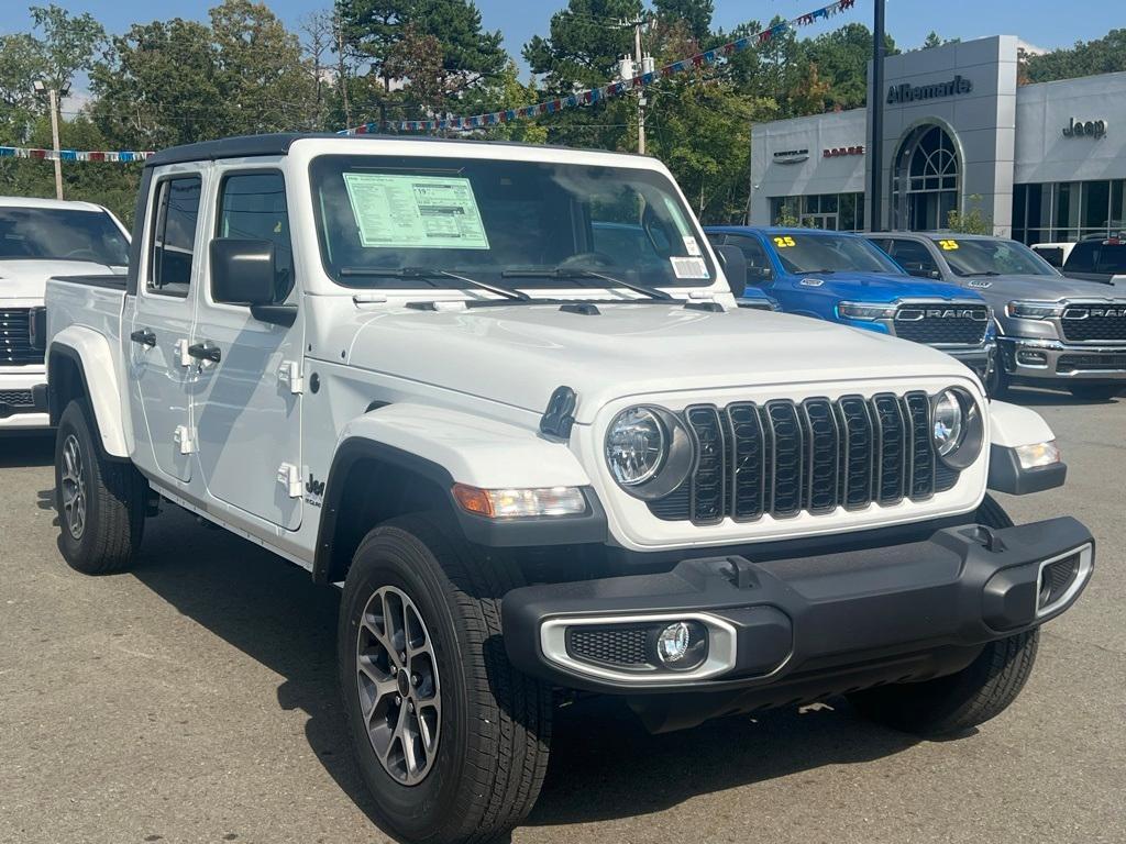 new 2024 Jeep Gladiator car, priced at $43,777