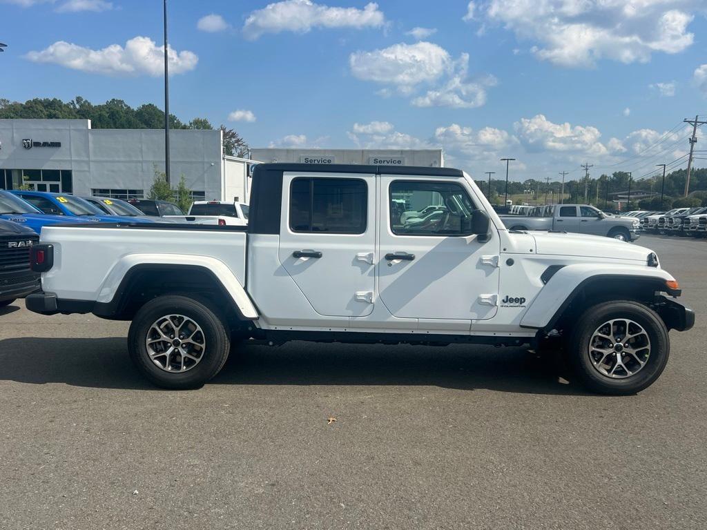 new 2024 Jeep Gladiator car, priced at $44,277