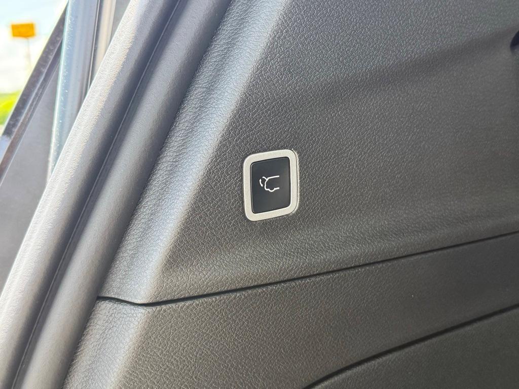 new 2025 Chrysler Voyager car, priced at $35,777