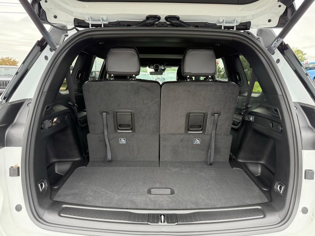 new 2025 Jeep Grand Cherokee L car, priced at $42,777