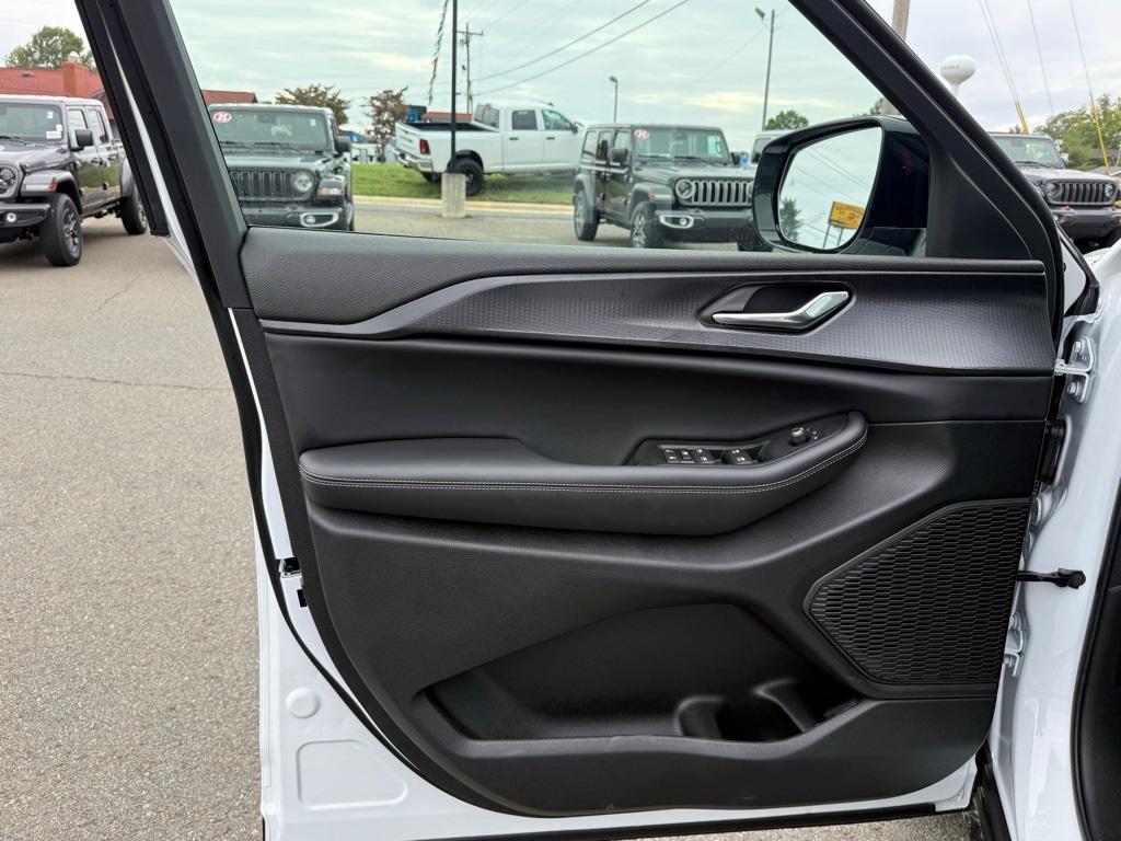 new 2025 Jeep Grand Cherokee L car, priced at $42,777