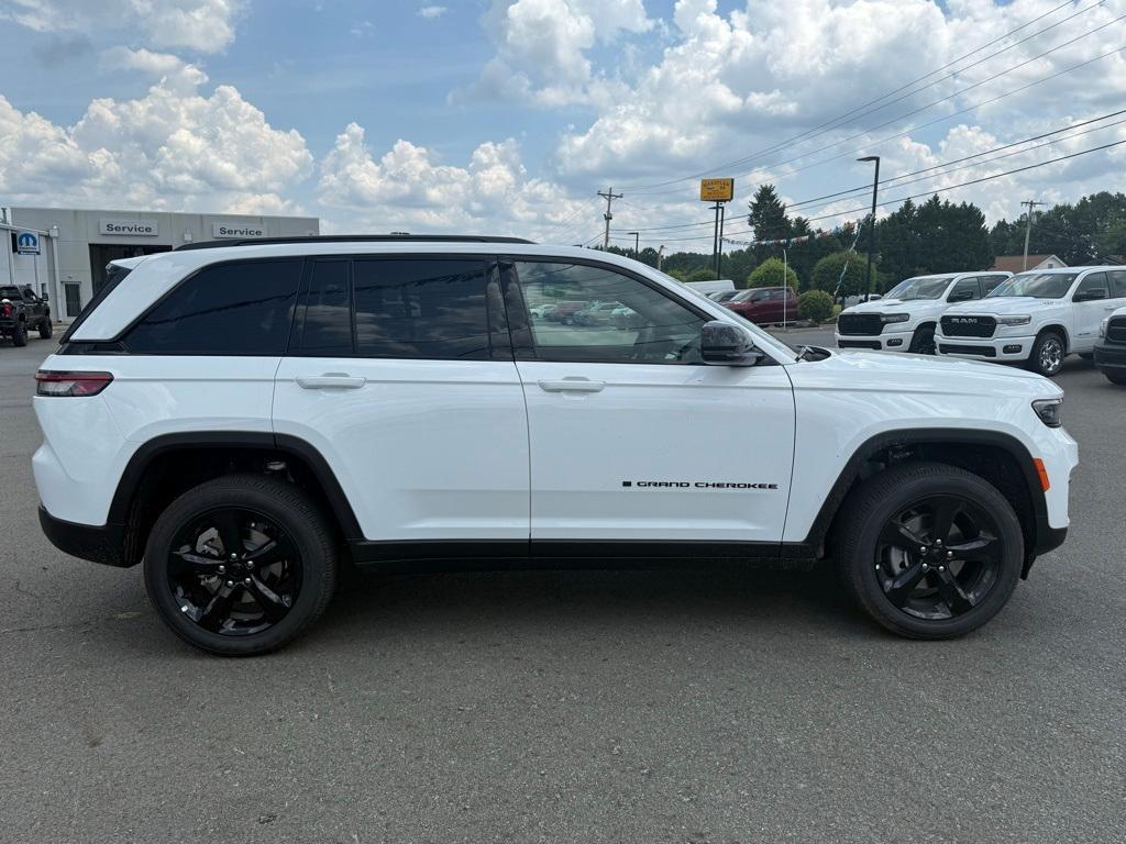 new 2025 Jeep Grand Cherokee car, priced at $39,777