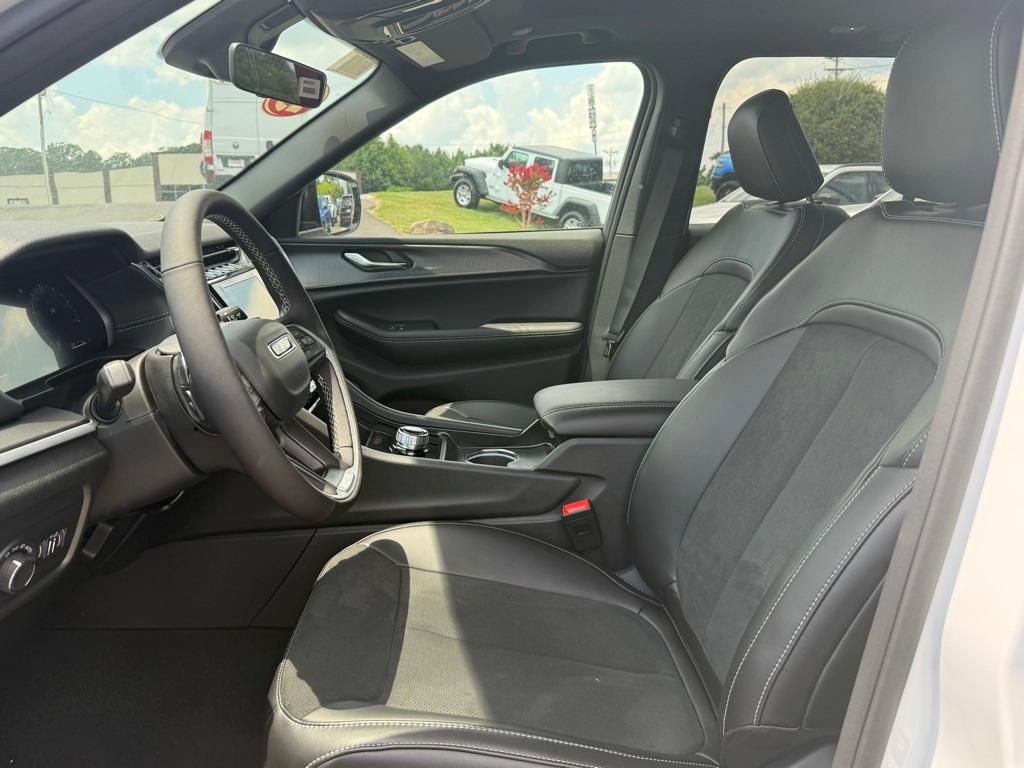 new 2025 Jeep Grand Cherokee car, priced at $39,777