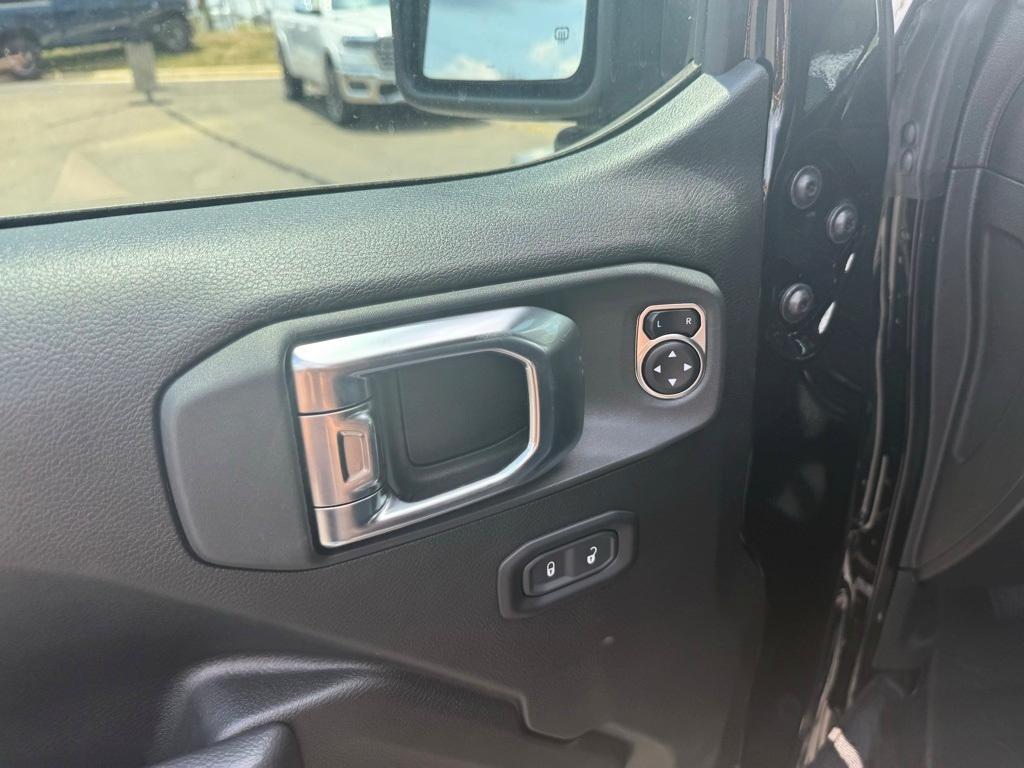 new 2025 Jeep Wrangler car, priced at $52,777
