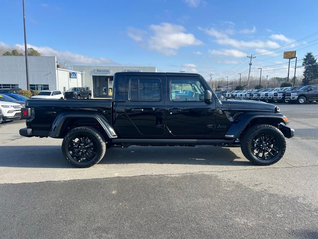 new 2025 Jeep Gladiator car, priced at $45,777