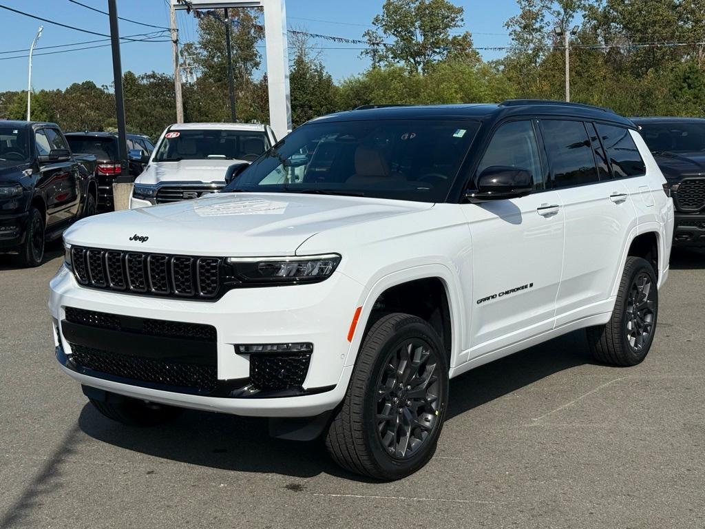 new 2025 Jeep Grand Cherokee L car, priced at $61,777